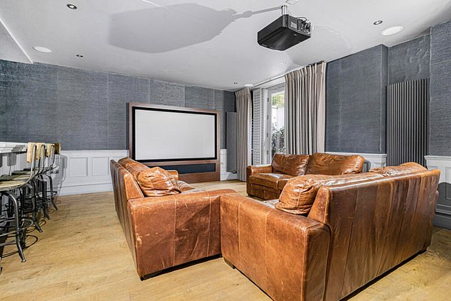 Lisa was awarded the house as part of her £31m divorce deal from Ant, 49, in 2020 before she purchased a property nearby where she currently lives