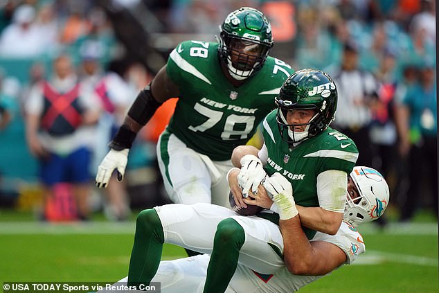 Former New York Jets rookie quarterback Zach Wilson (No. 2) struggled under the pressure