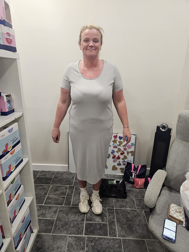 She is pictured after using Mounjaro. Gillian weighed 15st 7lb at her heaviest