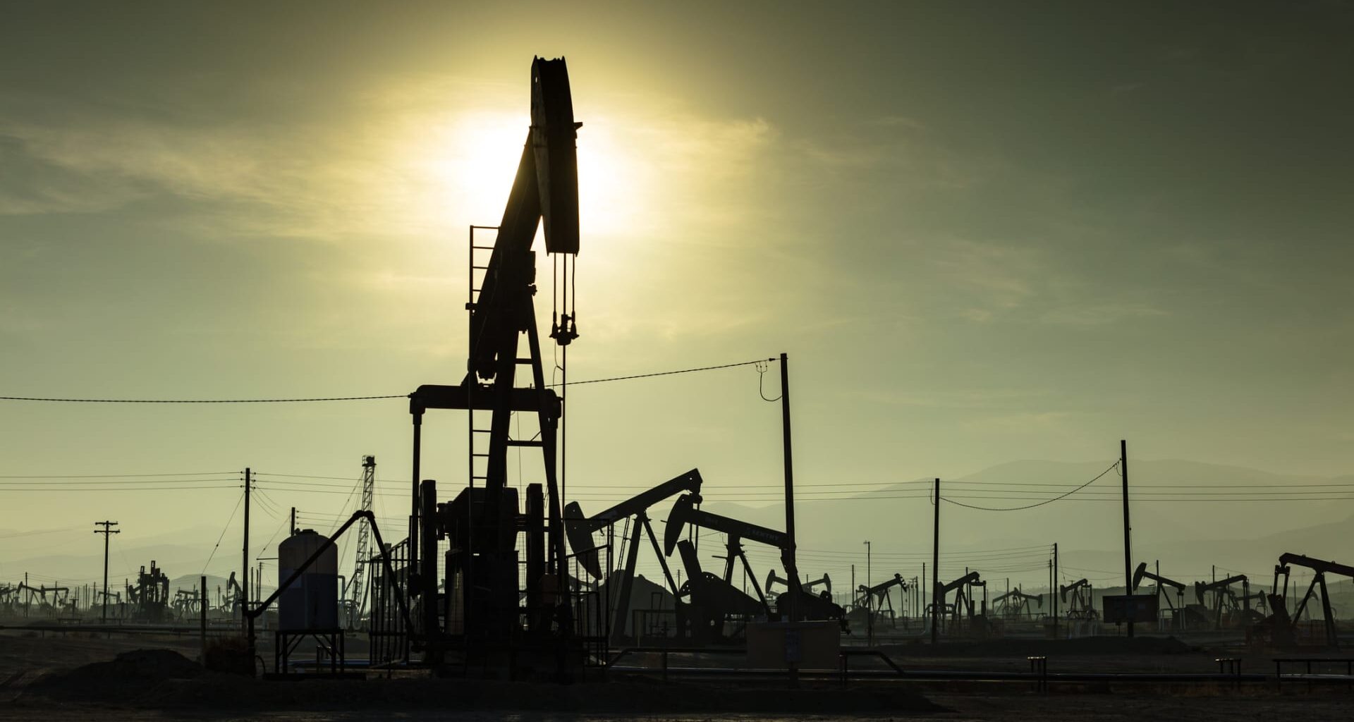 Oil rebounds 1% after sharp losses on U.S.-China tensions