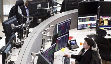 Gold hits fresh record, European stock markets rise after Fed comments