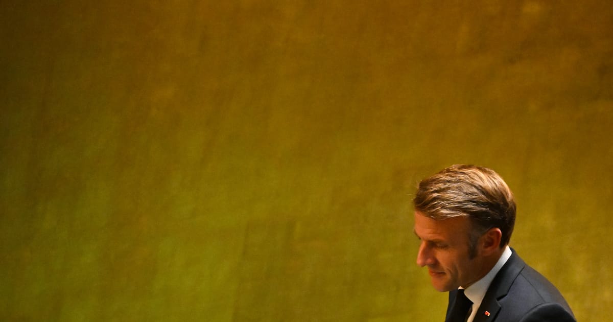 Solitary Macron walks banks of the Seine to plan crunch decision on France’s future – POLITICO