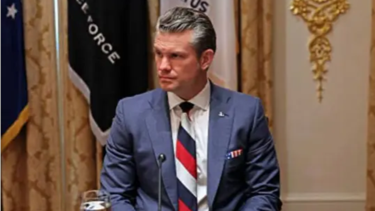 Was Pete Hegseth’s Tie Pro-Russia? JD Vance Says 'Maybe It’s America’s Colours' | US News