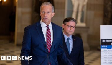Senate stalemate sends US government shutdown into second week