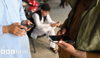 Afghans rejoice as internet returns after Taliban blackout