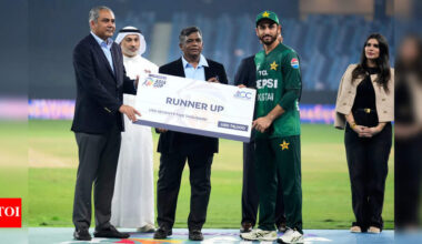 A new low in Dubai as Pakistan captain Salman Agha throws his cheque in anger | Cricket News