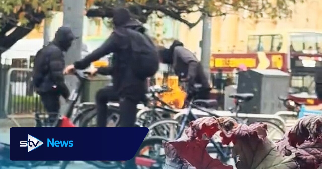 Gang attempt to steal bike using angle grinder while riding hire scheme cycles