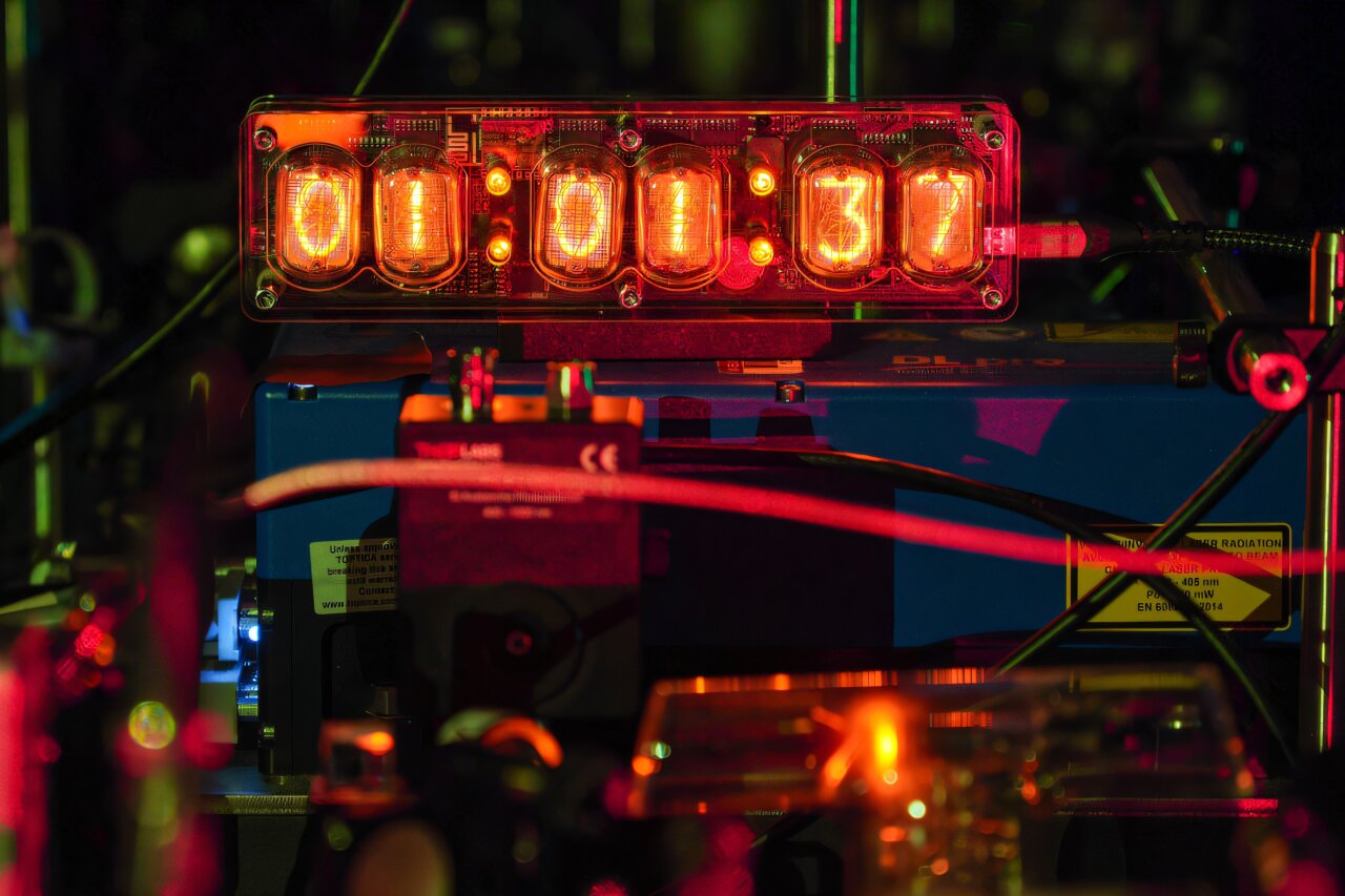 Physicists improve precision of atomic clocks by reducing quantum noise