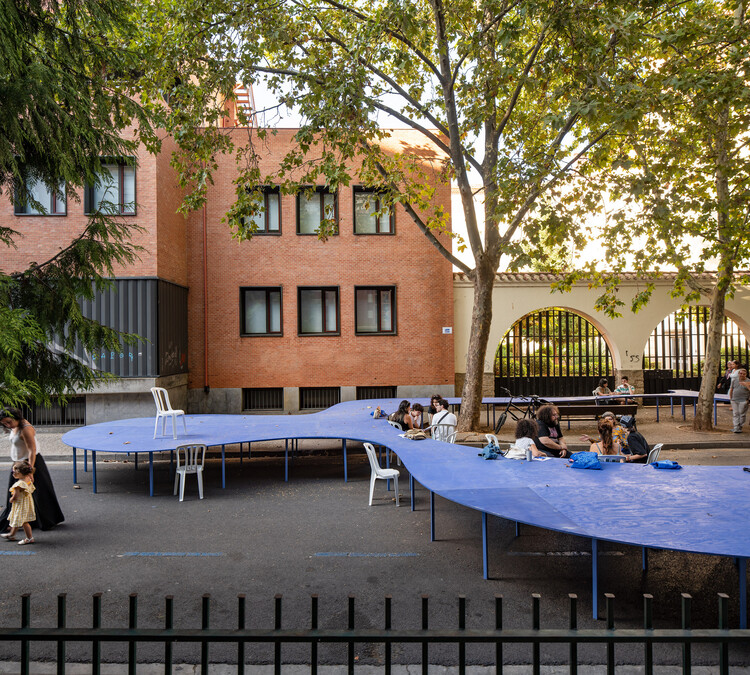 Beyond Private Dining: Exploring the Communal Table as Public Space Infrastructure - Image 4 of 14