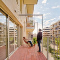50 Social Housing Units – DE PEUS A TERRA i el cap pels núvols / Miel Arquitectos + MARMOLBRAVO + MADhel - Interior Photography, Balcony, Concrete