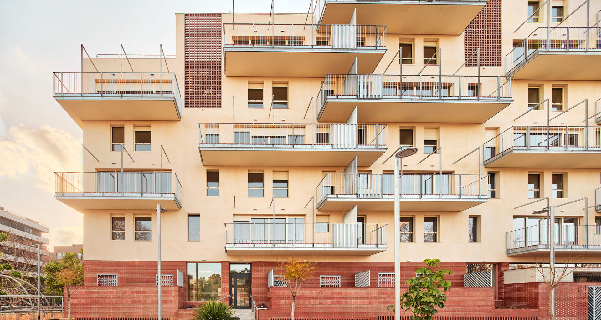 50 Social Housing Units – DE PEUS A TERRA i el cap pels núvols / Miel Arquitectos + MARMOLBRAVO + MADhel