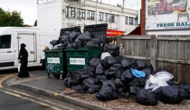 Birmingham bin workers warned they face blacklisting over strike action - MKFM 106.3FM