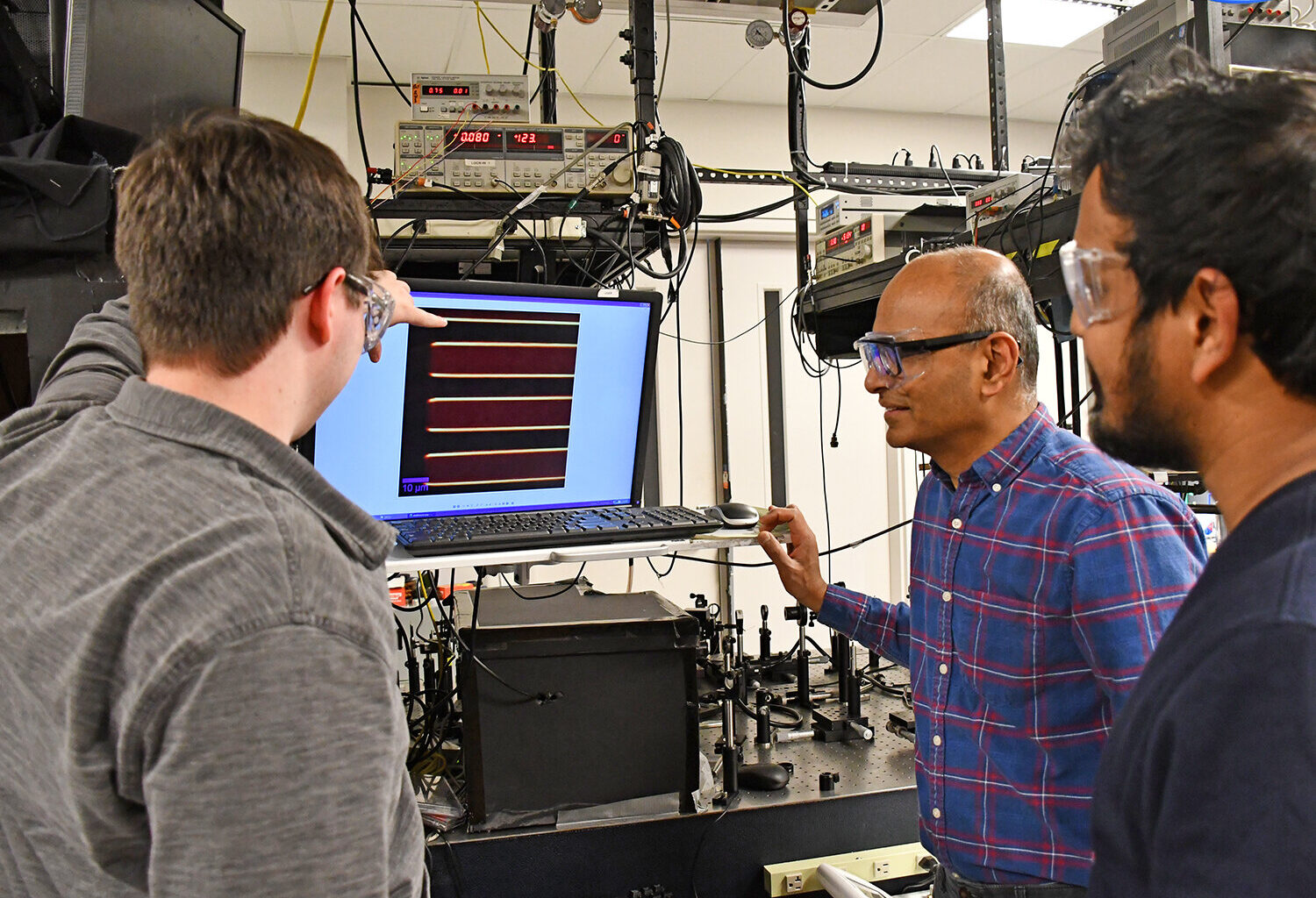 Framework models light-matter interactions in nonlinear optical microscopy to determine atomic structure