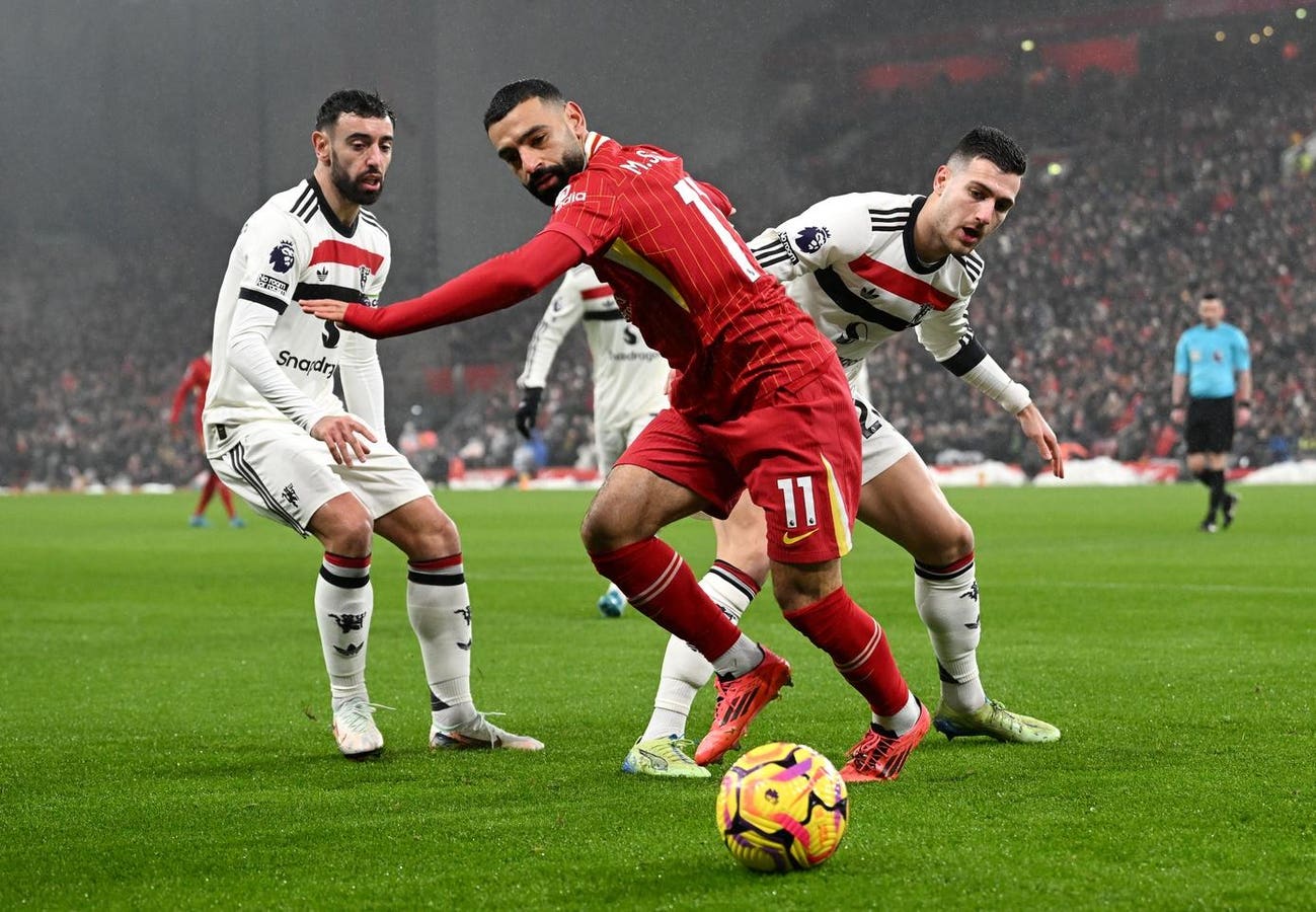 Liverpool Bid To Avoid Crisis Against Fragile Man United At Anfield
