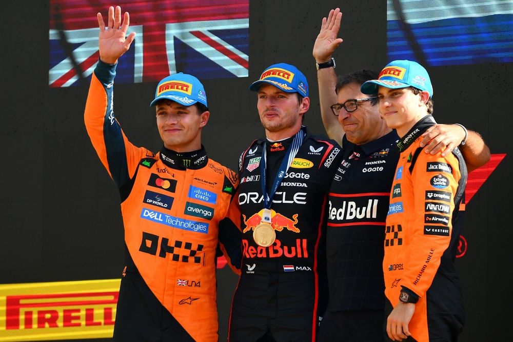 Lando Norris, McLaren, Oscar Piastri, McLaren, Max Verstappen, Red Bull Racing