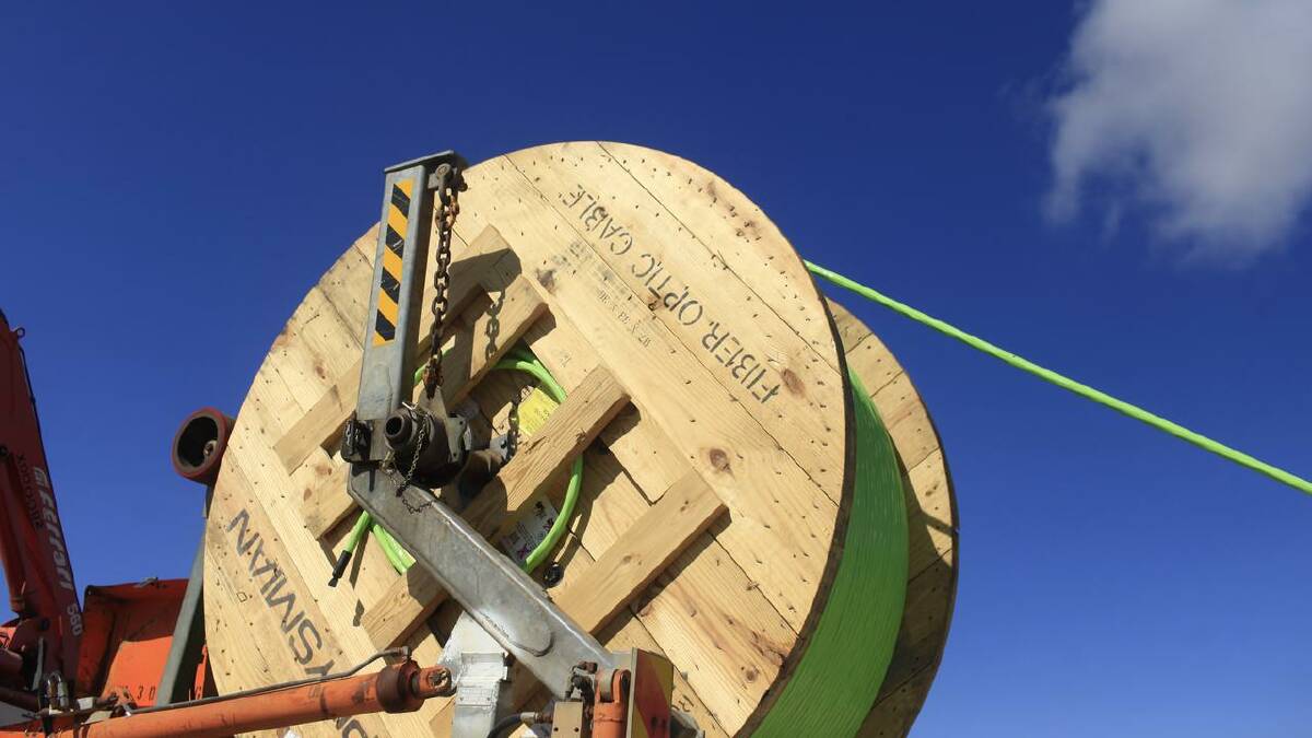 Telstra's project is designed to connect mainland capital cities with a 14,000km dual-cable network. (Lukas Coch/AAP PHOTOS)