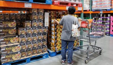 Canada's annual inflation rate rose to 2.4% in September as grocery prices keep creeping up