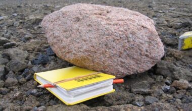 Hidden giant granite discovered beneath West Antarctic Ice Sheet