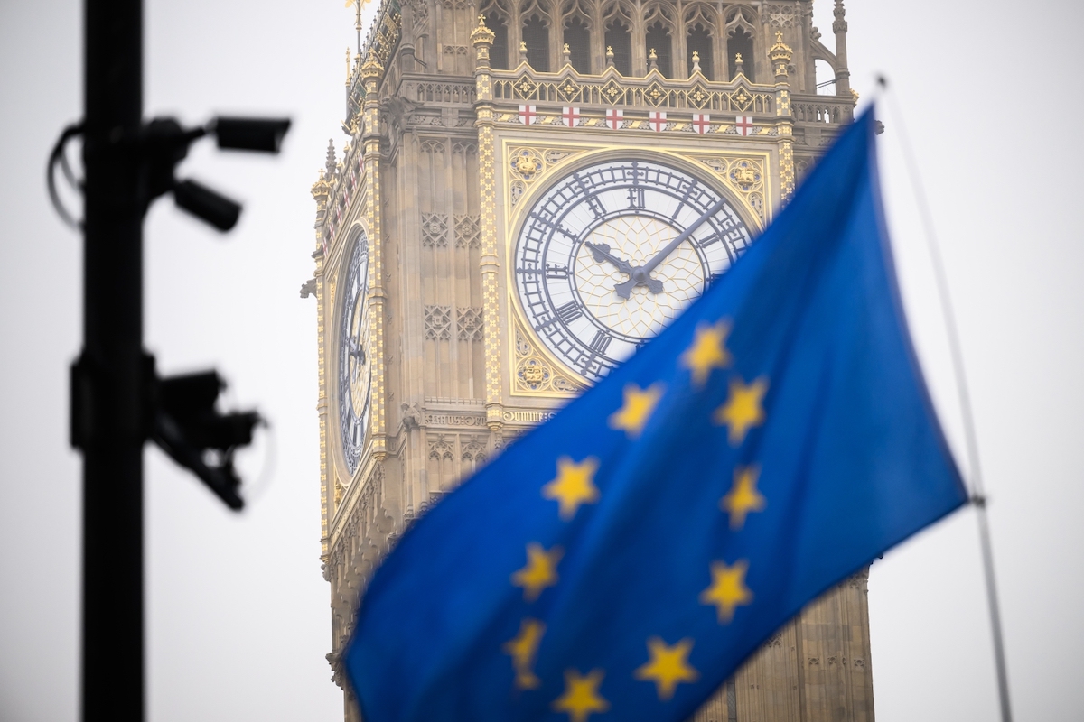 According to a new report from UK in a Changing Europe (UKICE), UK services trade has been more resilient than almost all other advanced economies.