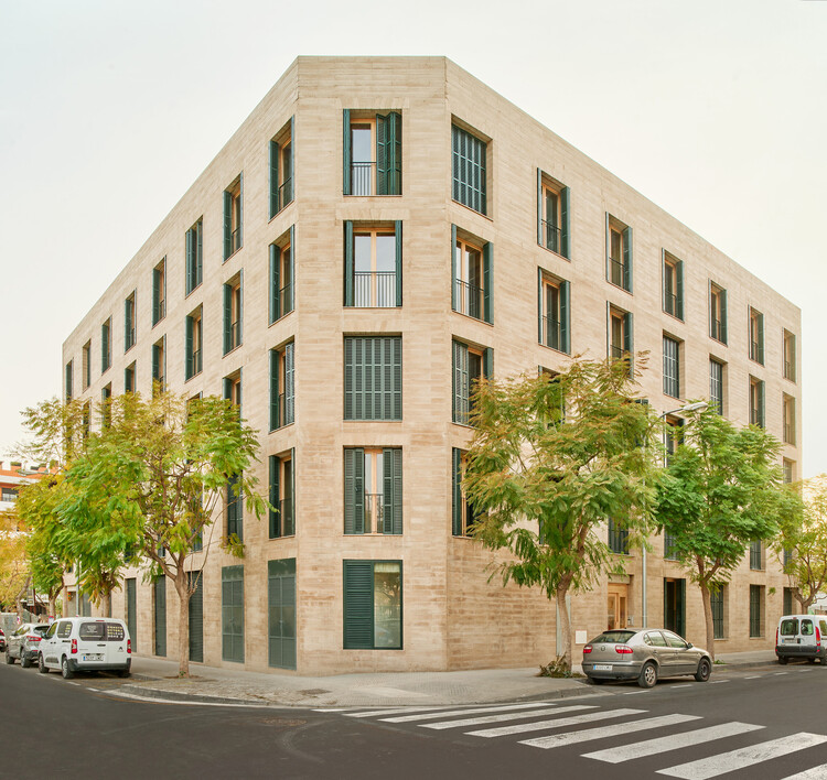 30+8 Social Housing Units on Josep Togores Street / Vivas Arquitectos - Exterior Photography