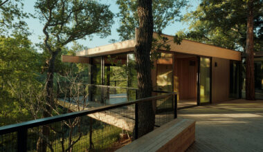 Pavilion in the Oaks / Mork-Ulnes Architects