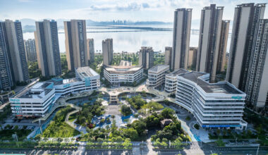 KING ONE Community Center / E+UV