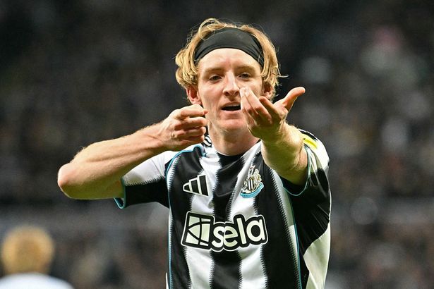 Newcastle United's Anthony Gordon celebrates after scoring the opening goal against Benfica