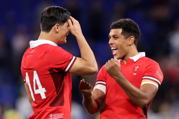 Louis Rees-Zammit and Rio Dyer of Wales