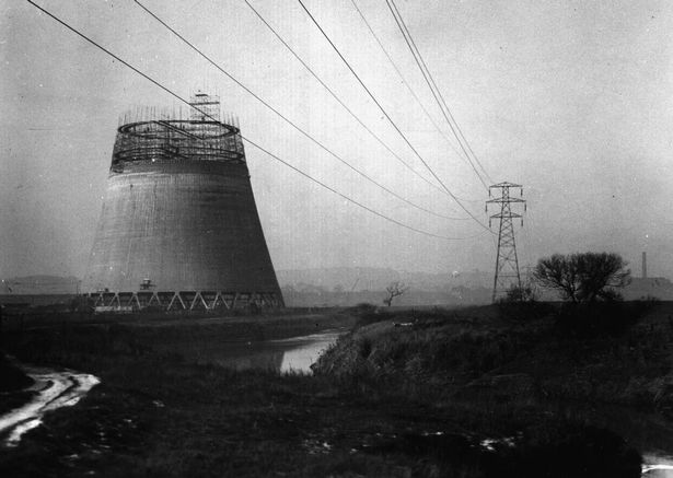 Construction of Agecroft Power Station cooling tower. November 29, 1947.