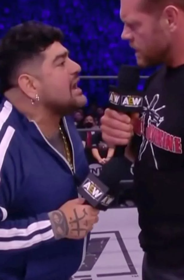 Bizarre video shows Benoit arguing with dead footy ace Diego Maradona