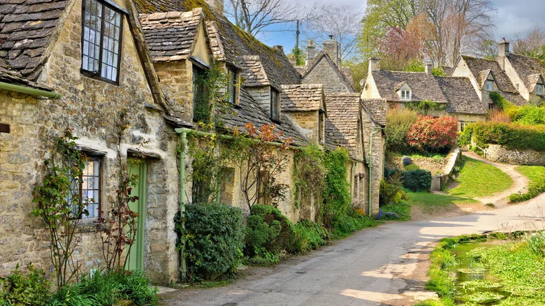 an idyllic row of English cottages