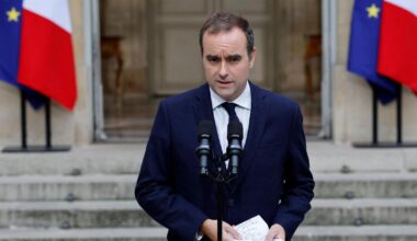 France’s outgoing prime minister expects Macron to name replacement in 48 hours