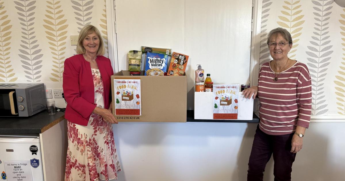 Barrhead: Norwood residents make donation to food bank