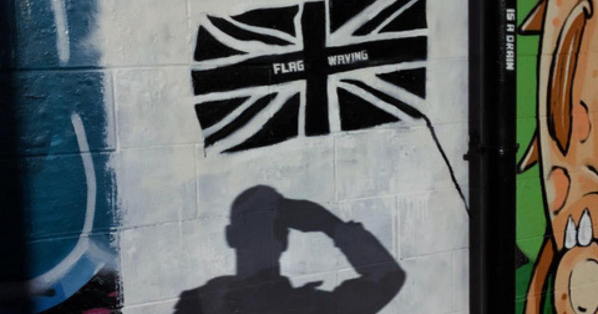 'Lamppost Patriotism' flag mural appears in Glasgow