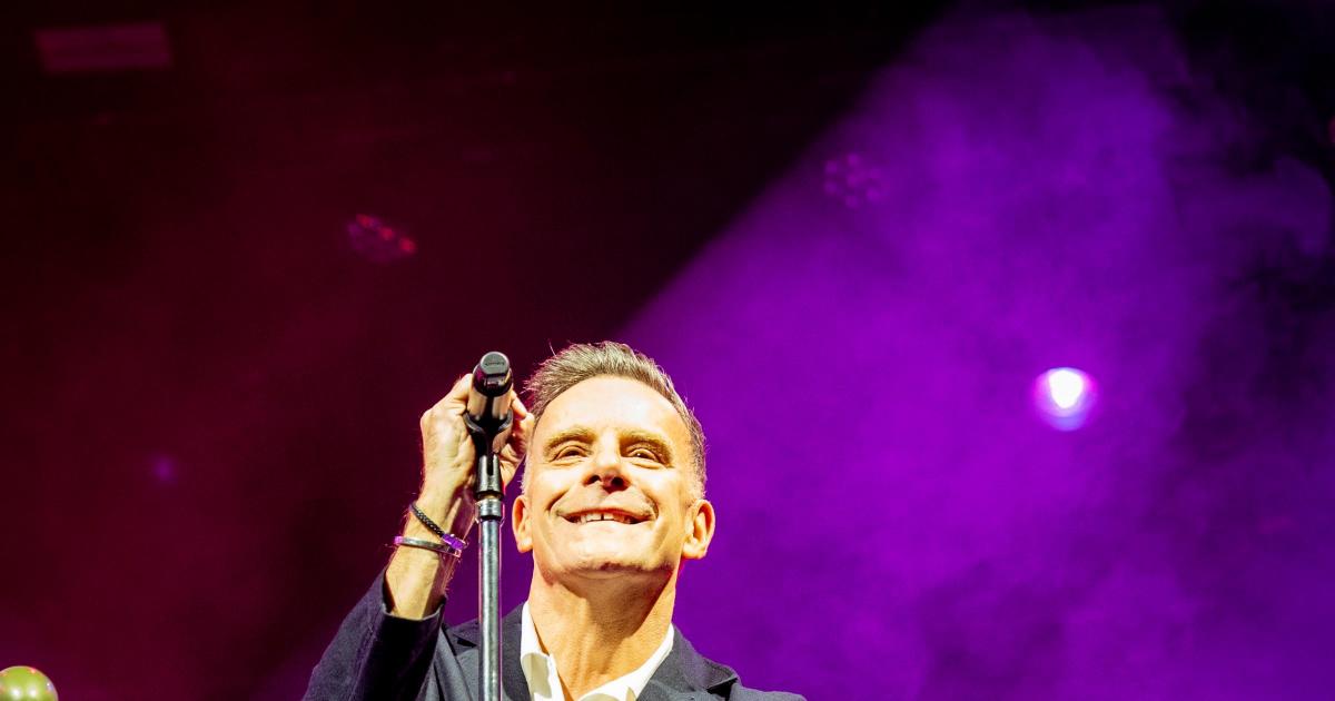 REVIEW: Crowd laps up dignified outing for Deacon Blue in Glasgow ****
