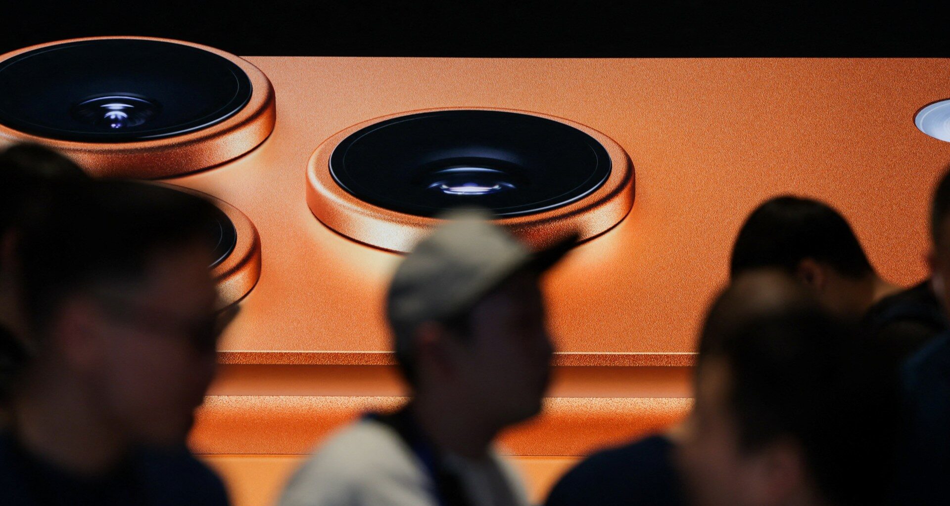Apple to increase Chinese investments amid US-China trade tension | Business and Economy News