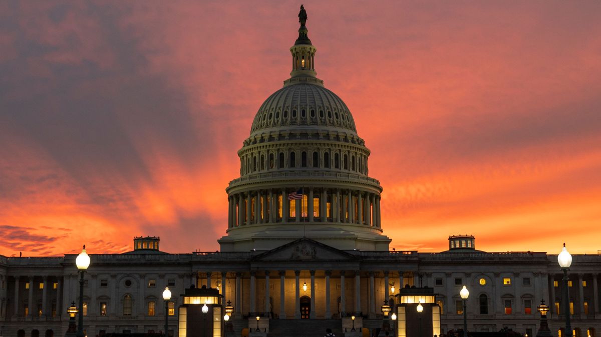 US shutdown lifts gold to new high as stock markets waver