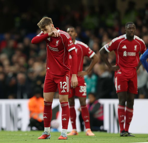 Conor Bradley of Liverpool looks dejected during the Premier League match between Chelsea and Liverpool at Stamford Bridge 