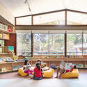 Retrofit of Santa Maria School / Carvalho Terra Arquitetos - Interior Photography, Living Room, Shelving