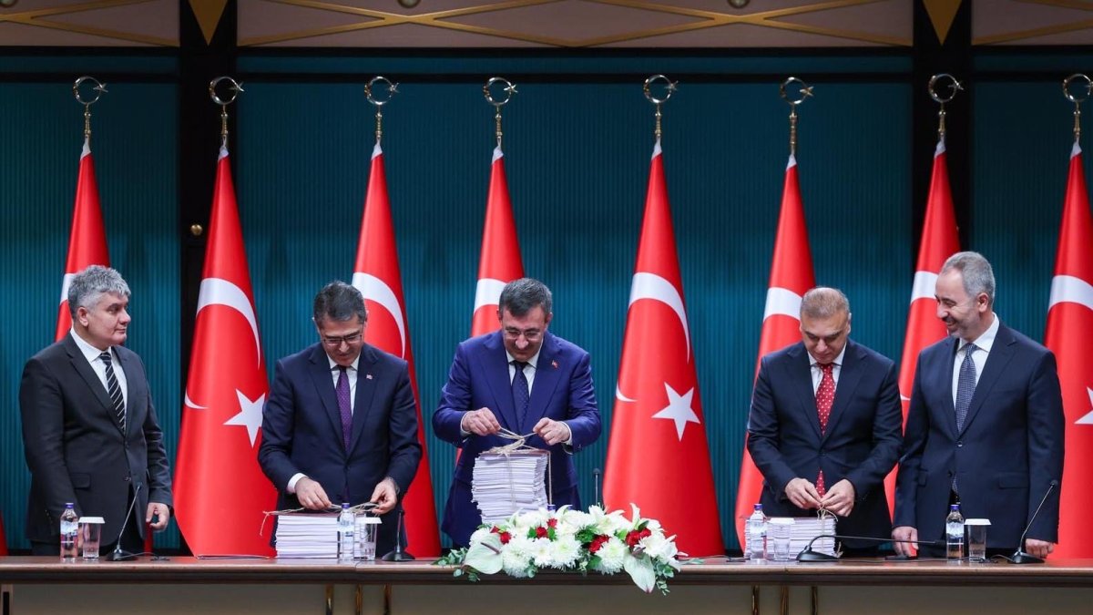 Türkiye presents 2026 draft budget, reaffirms disinflation goal