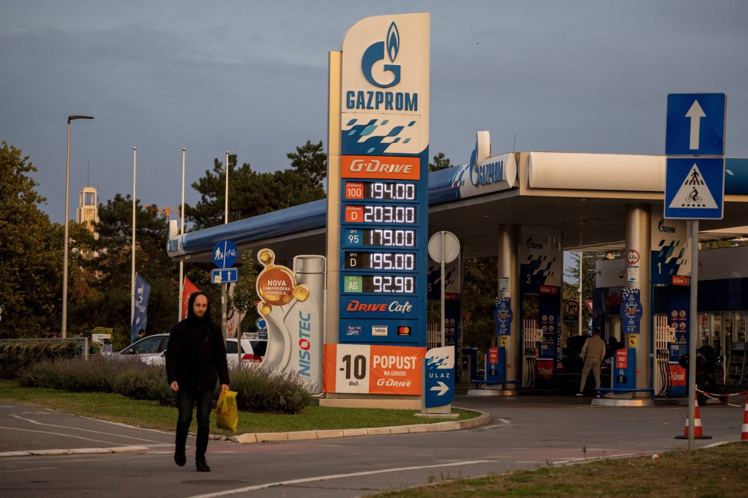 U.S. may hit Russia with more sanctions but wants Europe to increase pressure