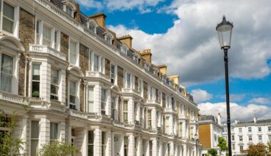 UK house prices dip in September even as wage growth and interest rates support demand