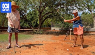 Golden golfers a hit in the red dirt of this Broome backyard