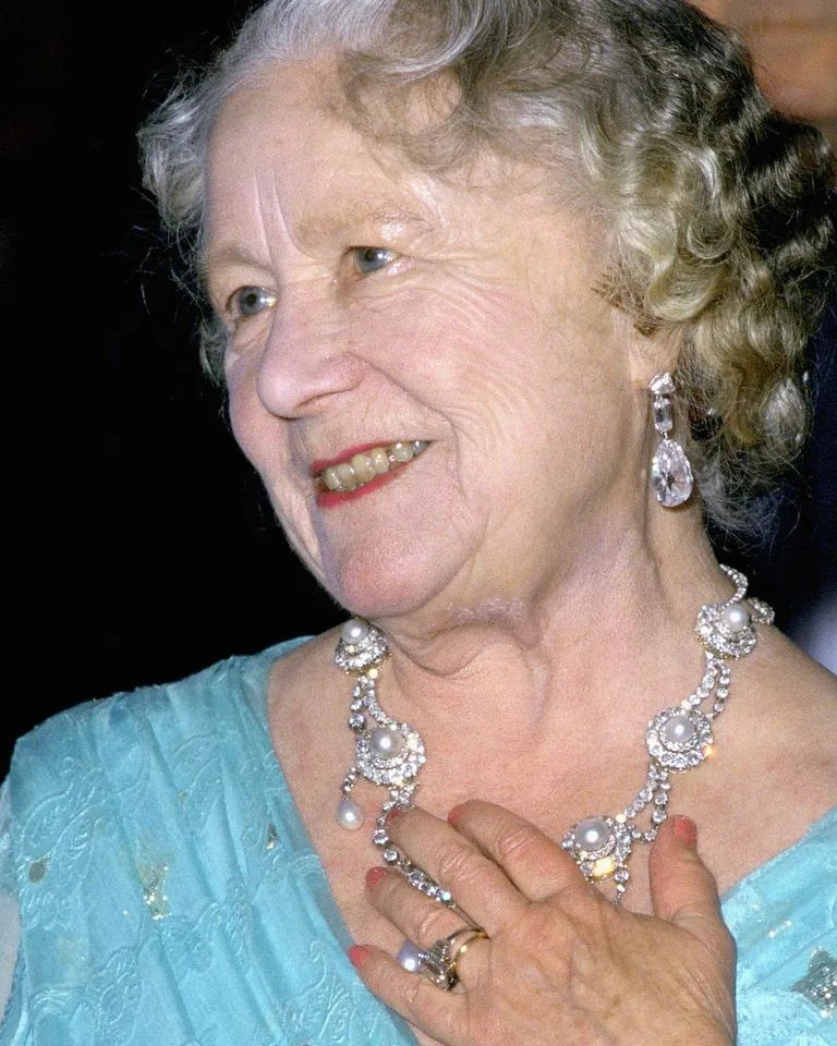 Tim Graham/Getty Images The Queen Mother in the 1980s, wearing the ring given to future Queen Camilla as an engagement ring.