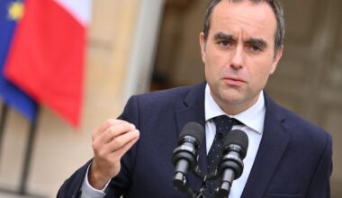 European stocks fall and euro tumbles as French prime minister Lecornu resigns
