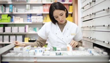 Pharmacist shares the three health habits they always avoid