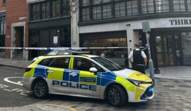 Clapham stabbing LIVE: Busy London street closed off as armed police | UK | News