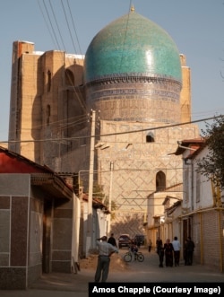 A residential street in Samarkand.