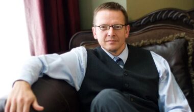 In 'Where Blackbirds Fly,' Shann Ray shows the unforgiving truth of modern love stories