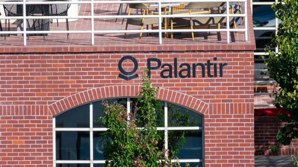 OneMedNet Teams Up With Palantir To Supercharge AI In Healthcare